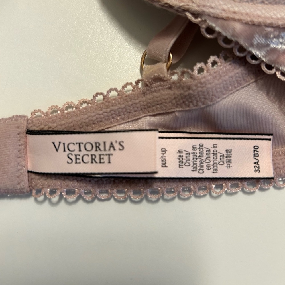 2 Victoria’s Secret Size 32A Dream Angels Push Up Bras - Picture 4 of 9
